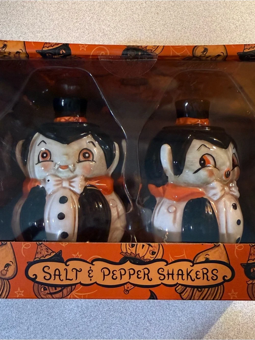 Johanna Parker Halloween vampire Salt & Pepper Shakers - Orange and Black